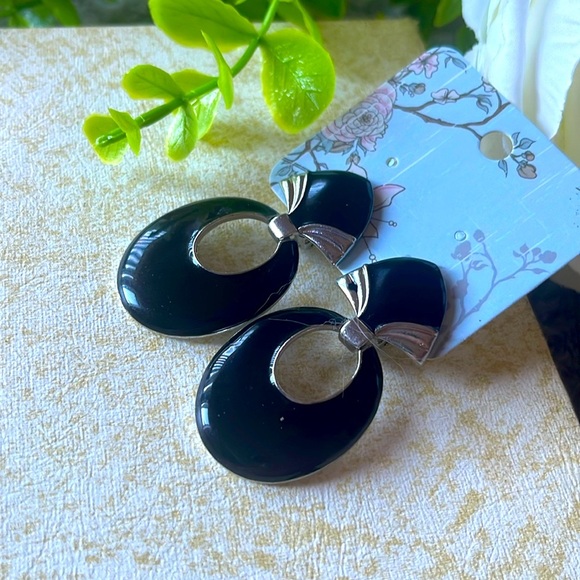 Elegant Black Earrings with Silver Accents - Picture 1 of 8